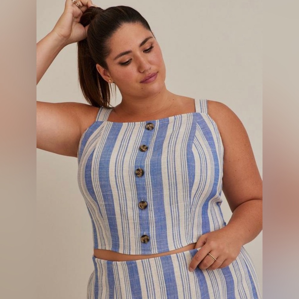 TORRID Linen Blend Button Front Crop Top / Blue White